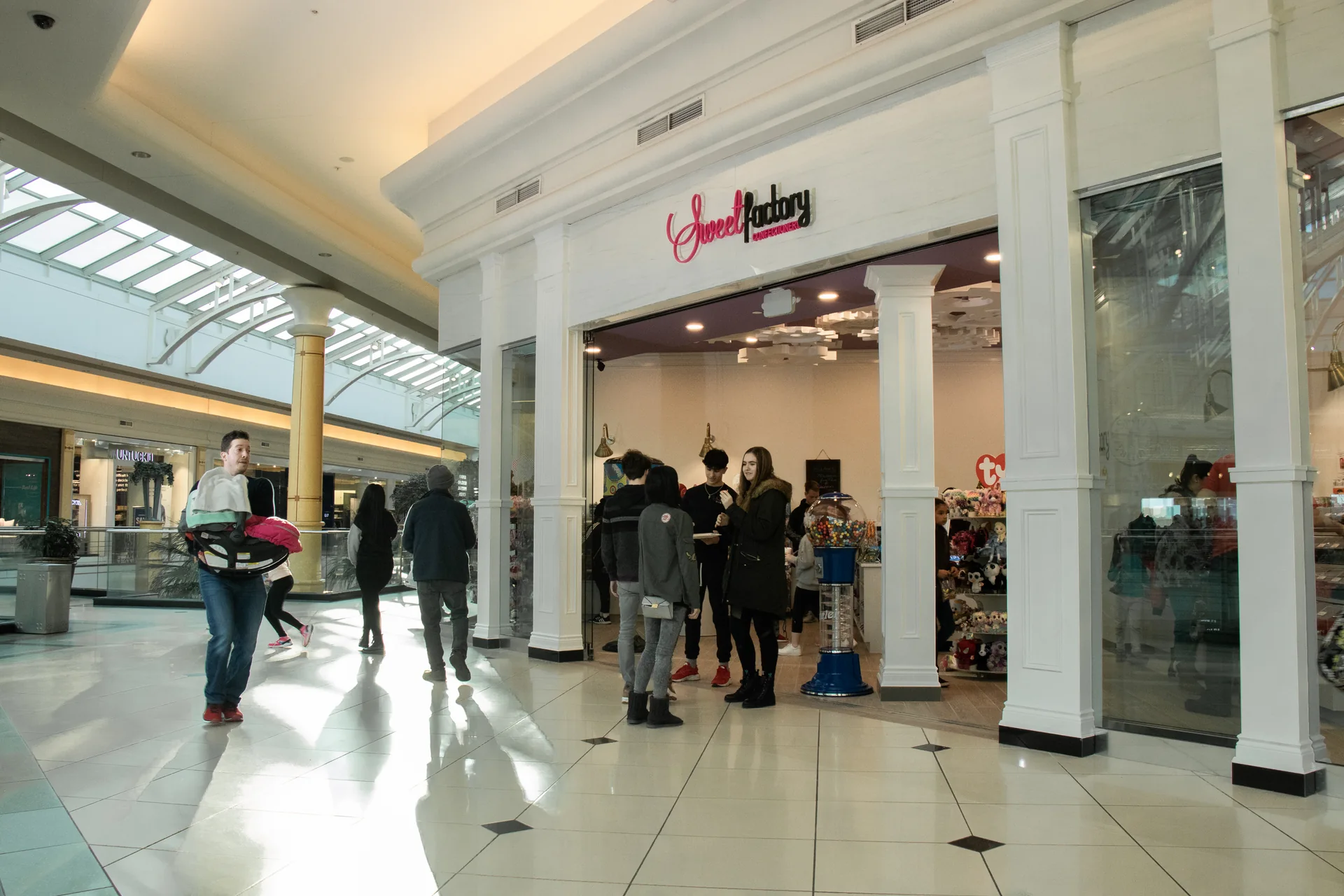 Sweet Factory storefront entrance from Somerset Mall corridor, Troy Michigan